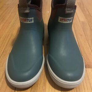 XTRATUF Women's Ankle Boots in Green-Great Condition!